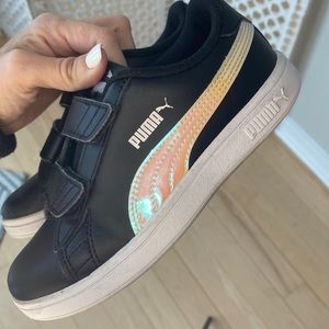 Kids Puma black Velcro sneakers